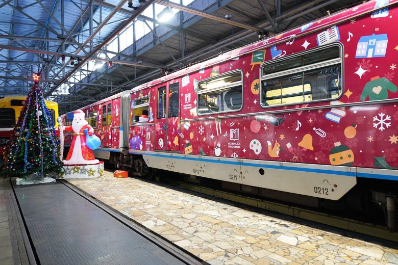Новогодний поезд московского метрополитена