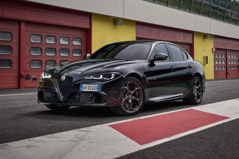 Alfa romeo giulia черная