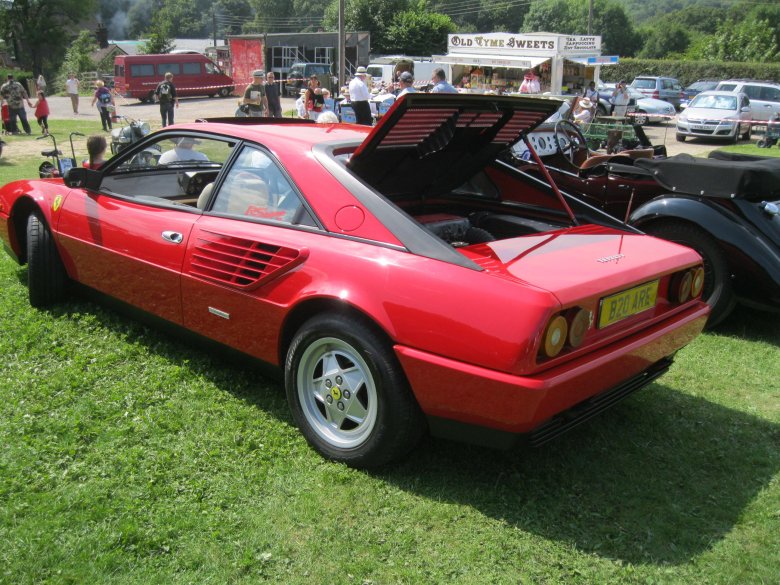 1989 ferrari 328 gts .