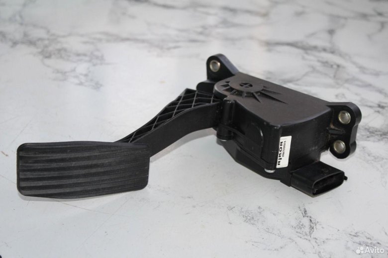 Педаль акселератора