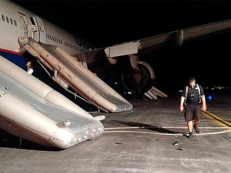 Аварийный трап боинг 737