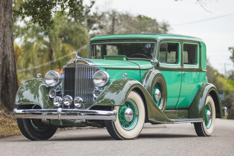 Packard 12 sedan