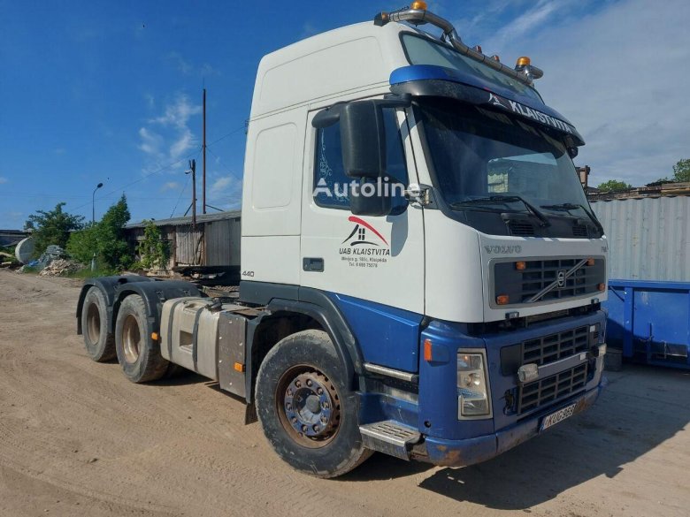 Тягач вольво фм 6*2 .