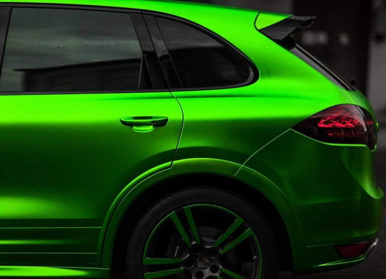 Зеленый порше кайен матовый хром