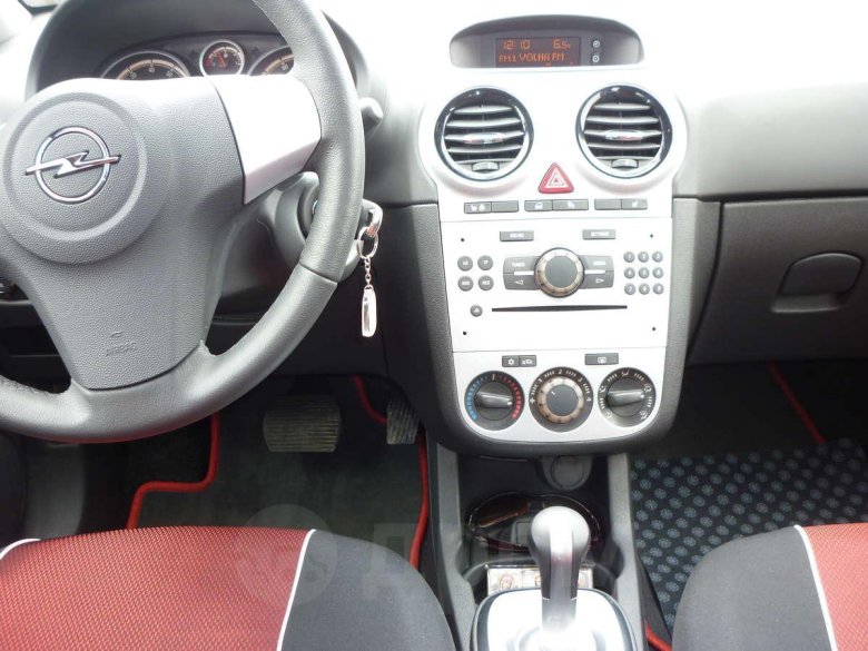 Опель корса 2008 1.4 автомат