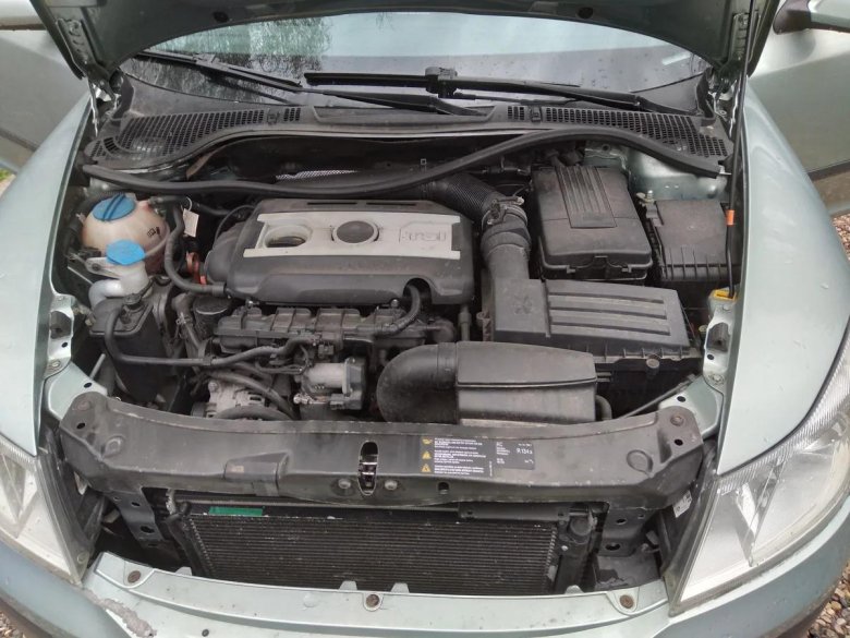 Октавия тур подкапотное пространство