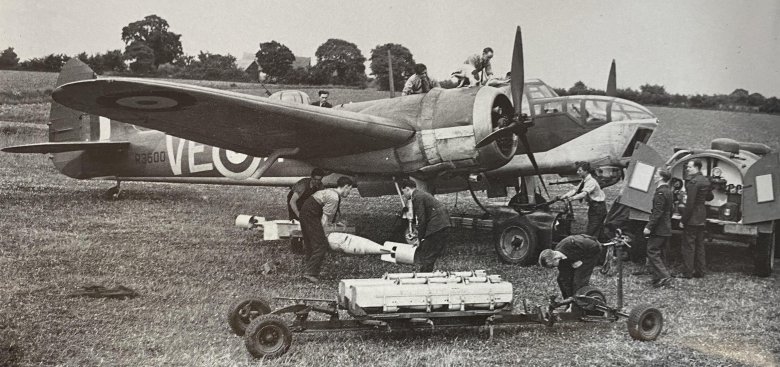 Виккерс веллингтон бомбардировщик