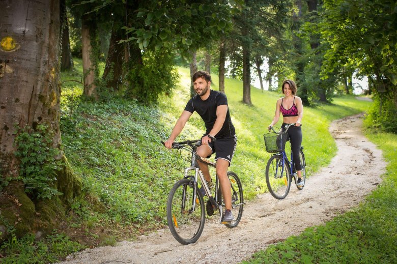 Катание на велосипеде