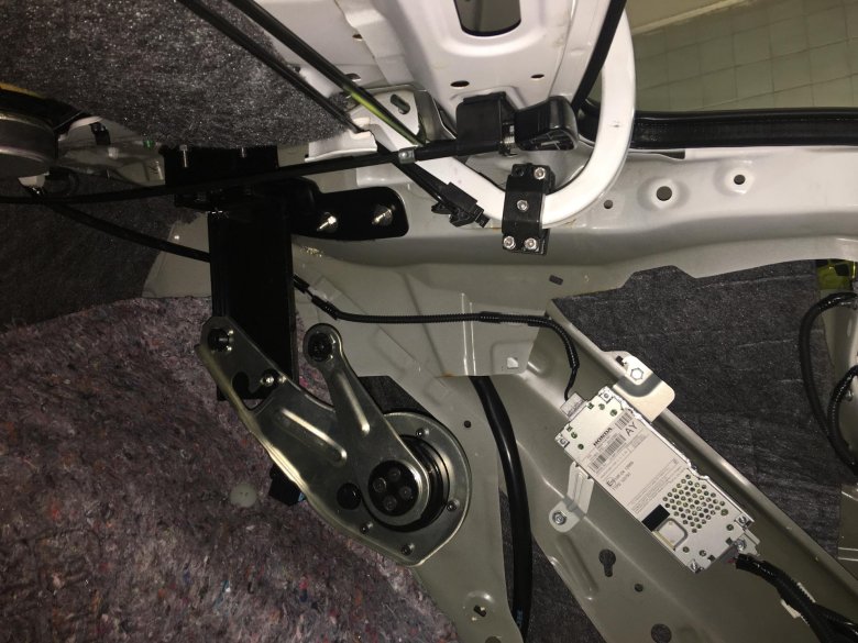 Электропривод крышки багажника туарег