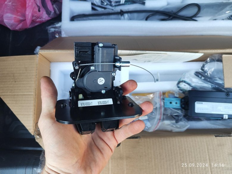 Замок багажника для