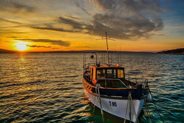 Баркас лодка