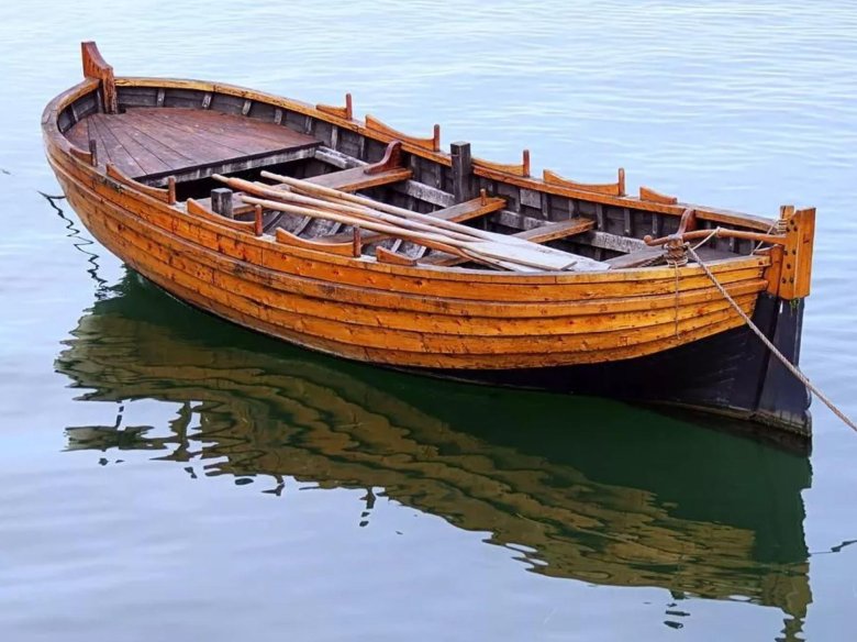 Деревянная лодка