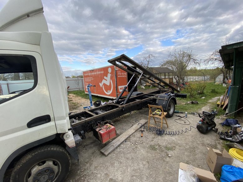 Сдвижная поворотная эвакуаторная платформа