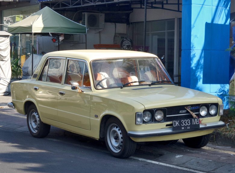 Fiat 124 автомобиль