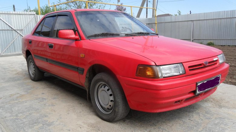 Mazda 323 bg 1990