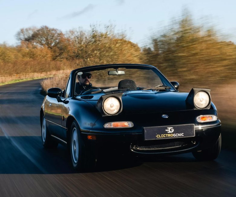 Mazda mx5 miata roadster