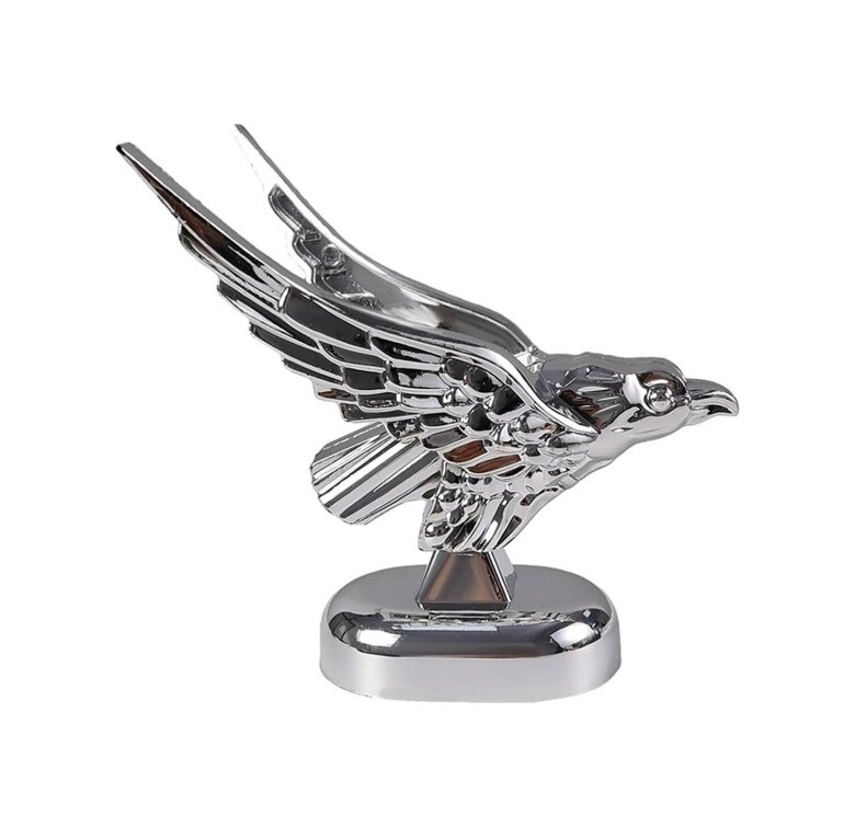 Машина с орлом на капоте