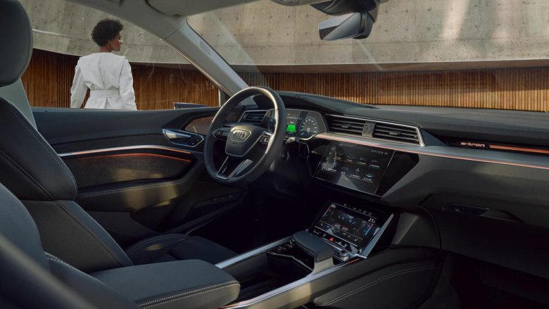 Audi q 8 sportback e tron