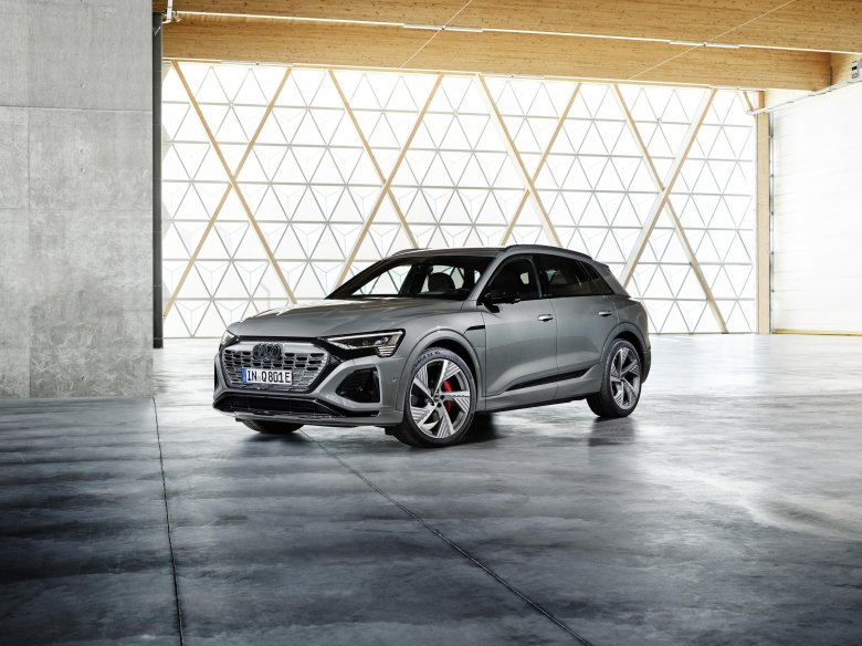Audi q 8 sportback e tron