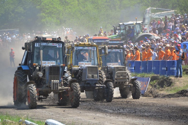 Бизон трактор