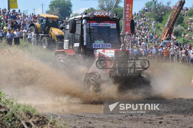 Гонки на тракторе