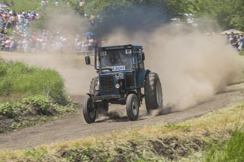 Бизон шоу гонки на тракторах
