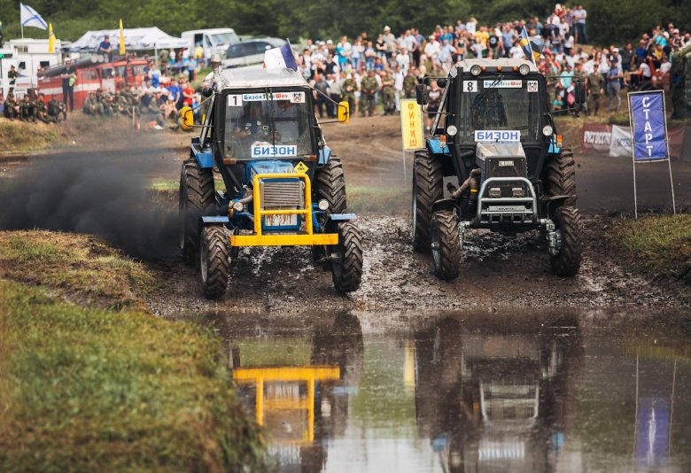 Трактор бизон 4 х