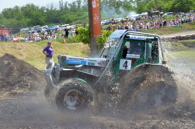 Трактора бизон трек шоу