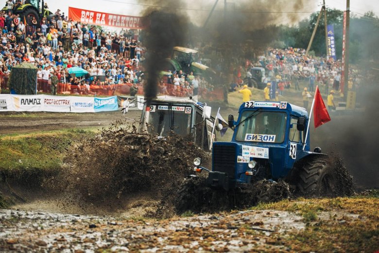 Бизон шоу гонки на тракторах