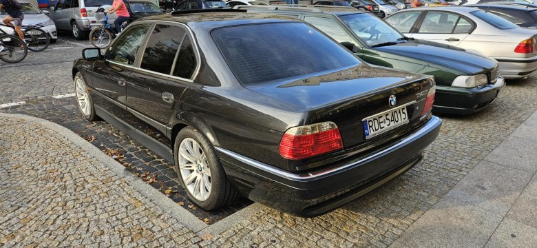 Bmw 750 i e 38