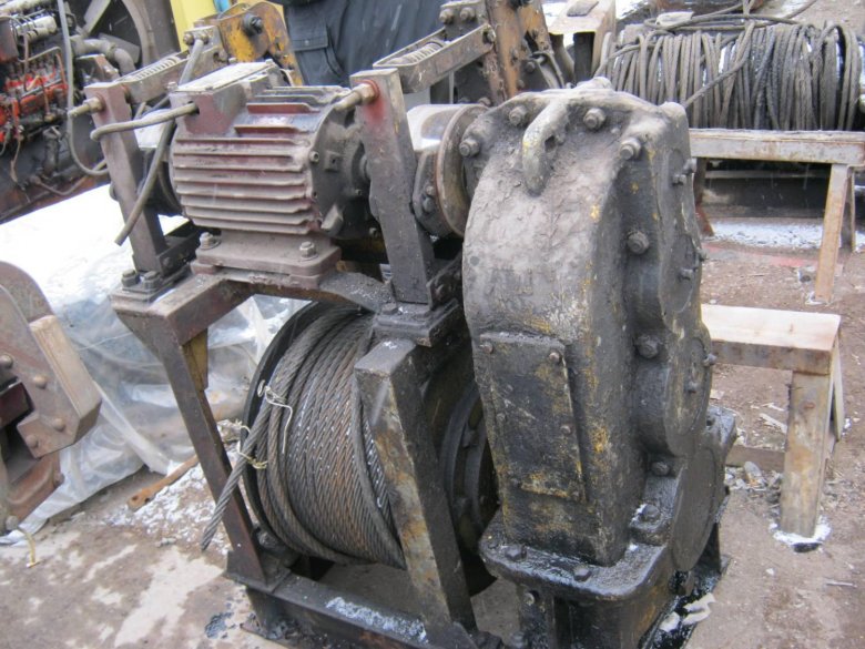 Грузовая лебедка