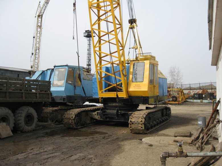 Гусеничный кран мкг-25бр