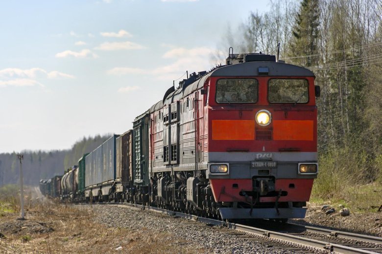 Магистральный тепловоз 2тэ10м