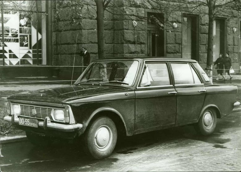 Автомобиль москвич 3