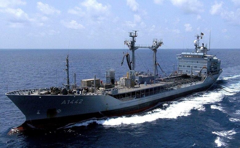 Корабли в море