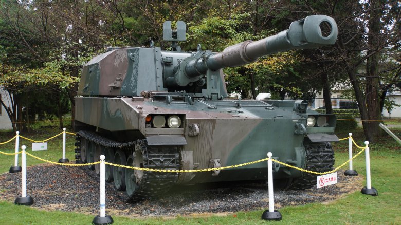 Type 75 155 mm self propelled howitzer