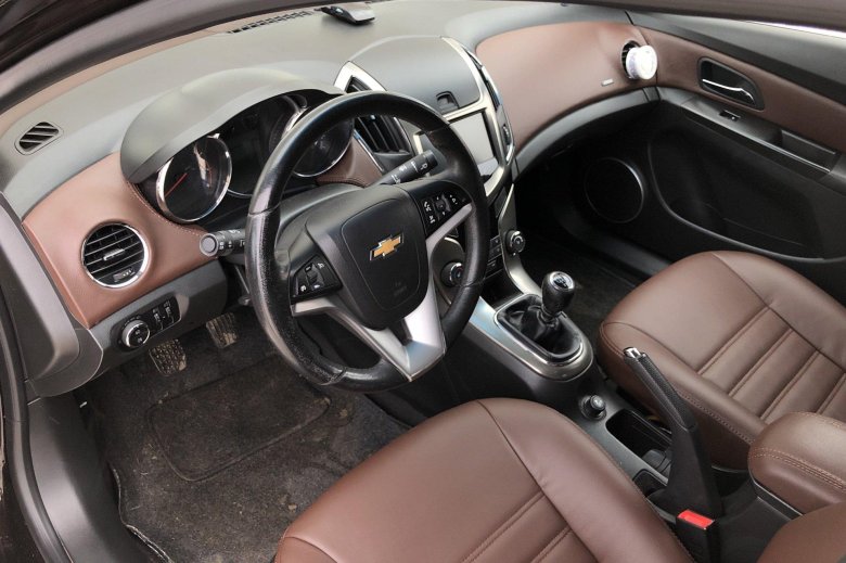 Шевроле круз салон кожа