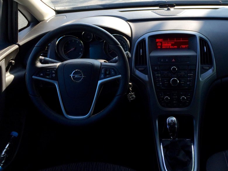 Opel astra j 2010 салон