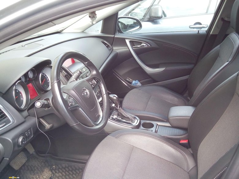 Opel astra 2010 салон