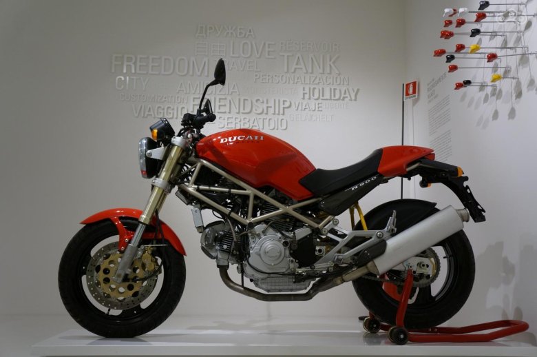 Ducati monster 900