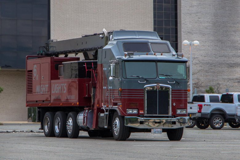 Американский грузовик кенворт 100