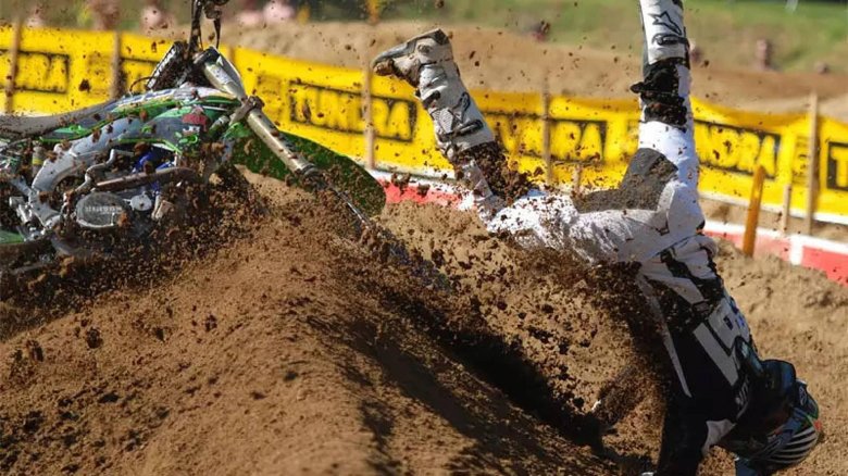 Dirt bike racing