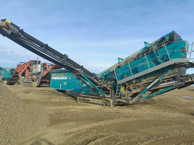 Powerscreen chieftain 1700 track