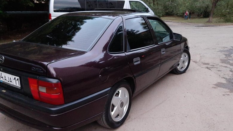 Opel vectra 1.6 мт 1993