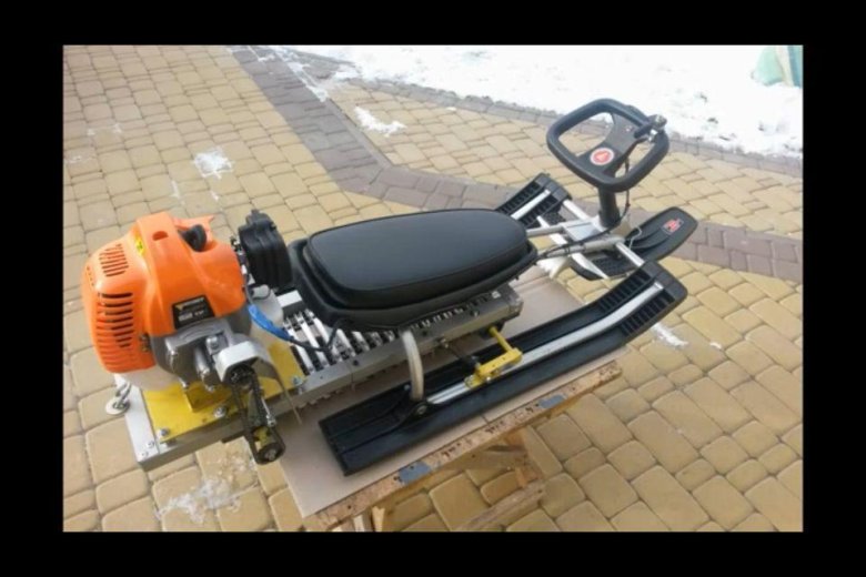 Детский снегокат с мотором