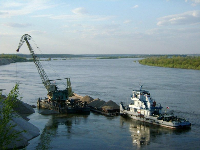 Двинский залив земснаряд