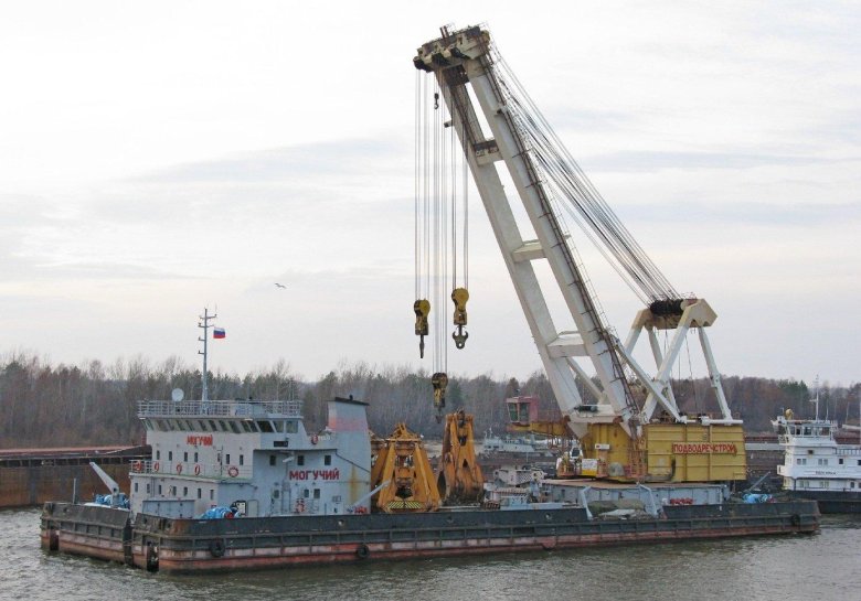 Плавкран могучий астрахань