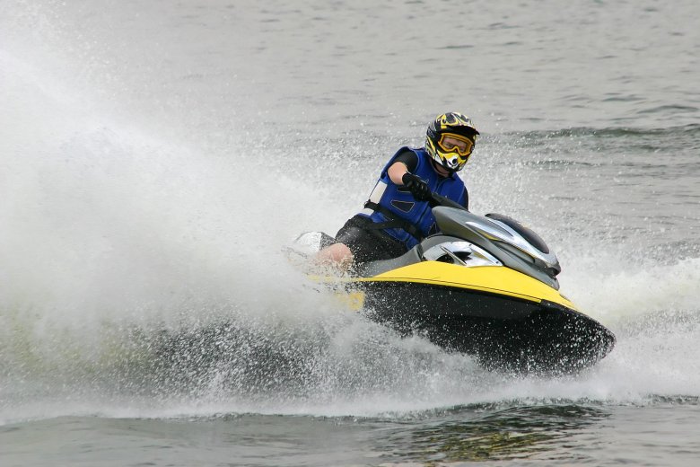 Катание на гидроцикле