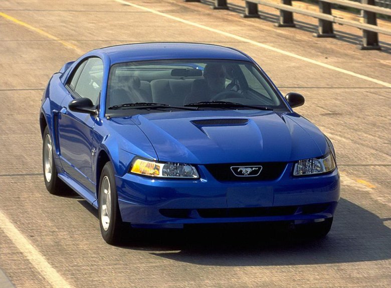 Ford mustang 2002 svt