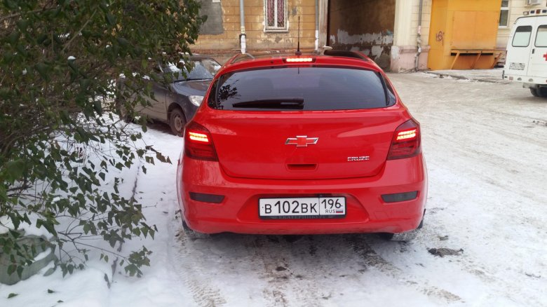 Шевроле круз хэтчбек красный